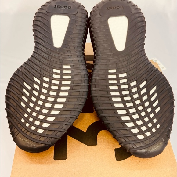 Adidas YEEZY Boost 350 V2 - Picture 7 of 12